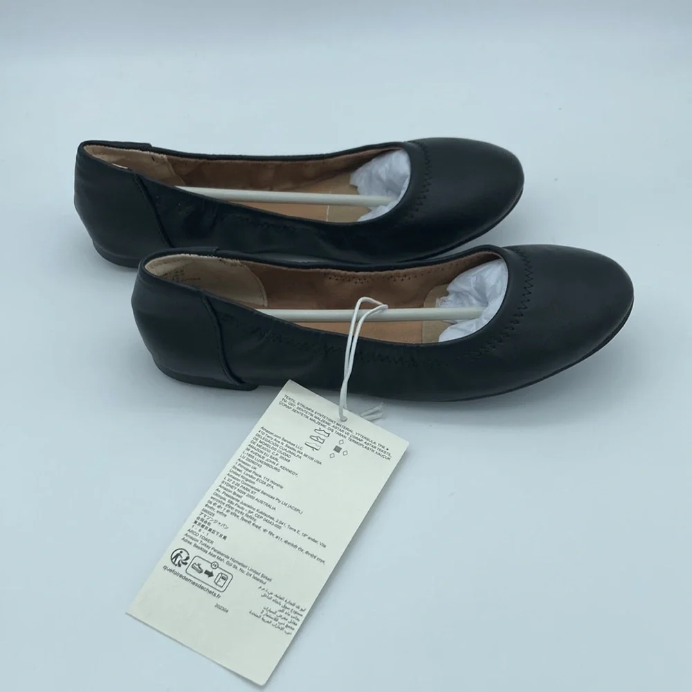 NWT AMAZON ESSENTIALS BLACK BALLET FLATS